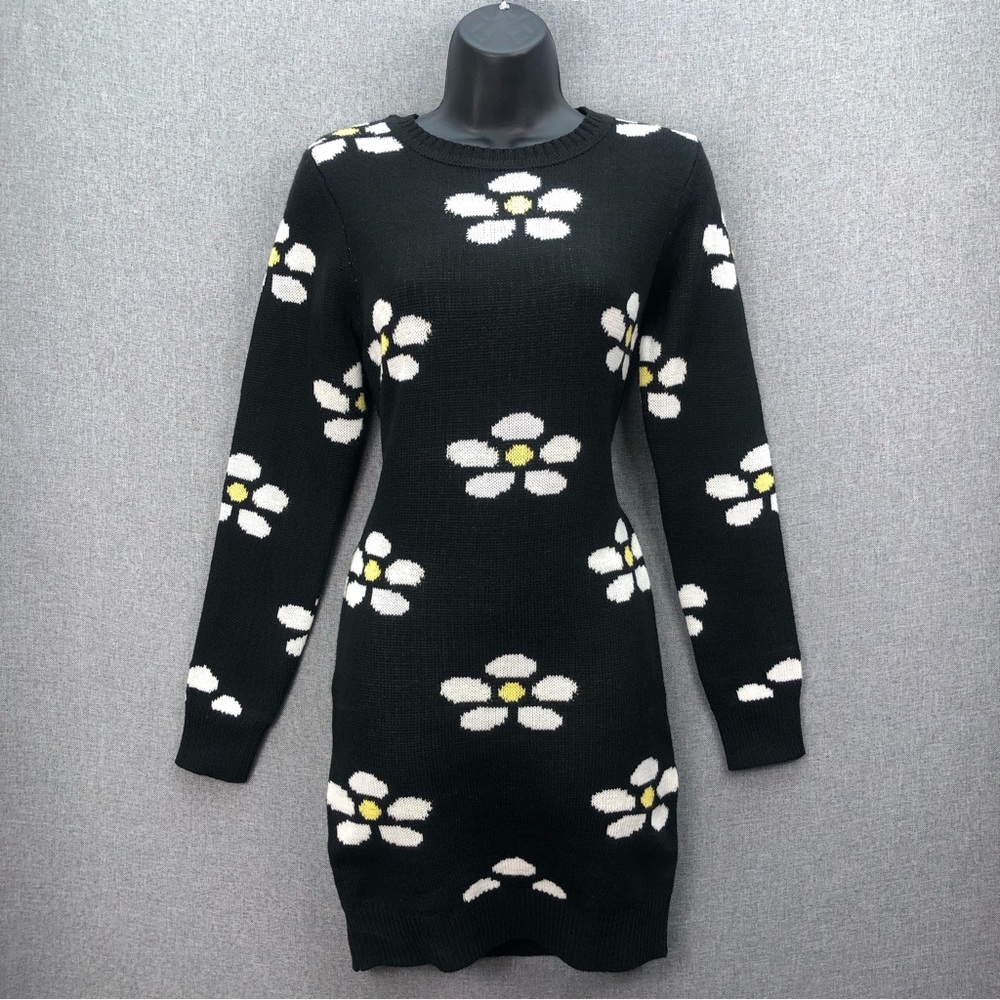 Heart & Heels Floral Black Yellow and White Daisy Junior’s Dress Sweater Size M